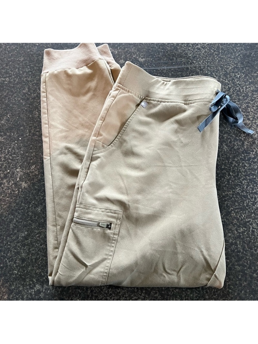 Figs Zamora Jogger women’s Tan Scrub Pants Size Large